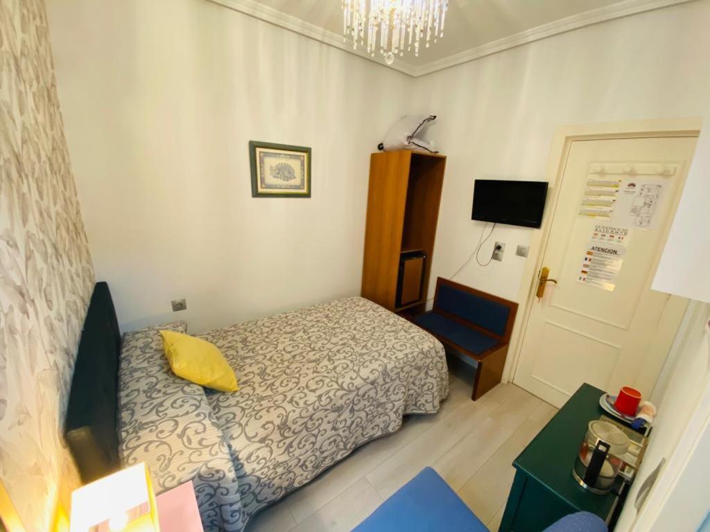 Pension Antonio Guesthouse Аликанте Екстериор снимка