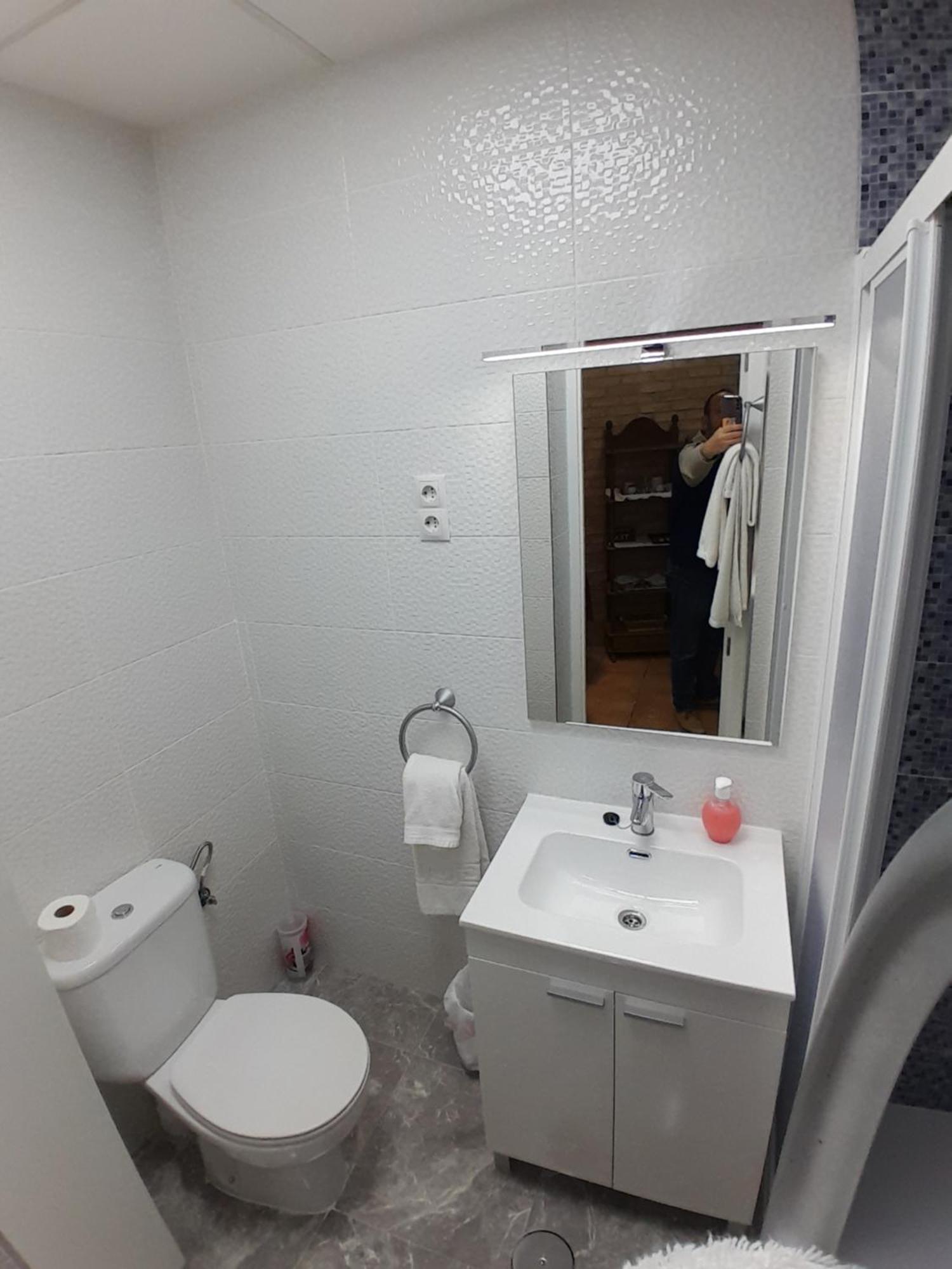 Pension Antonio Guesthouse Аликанте Стая снимка