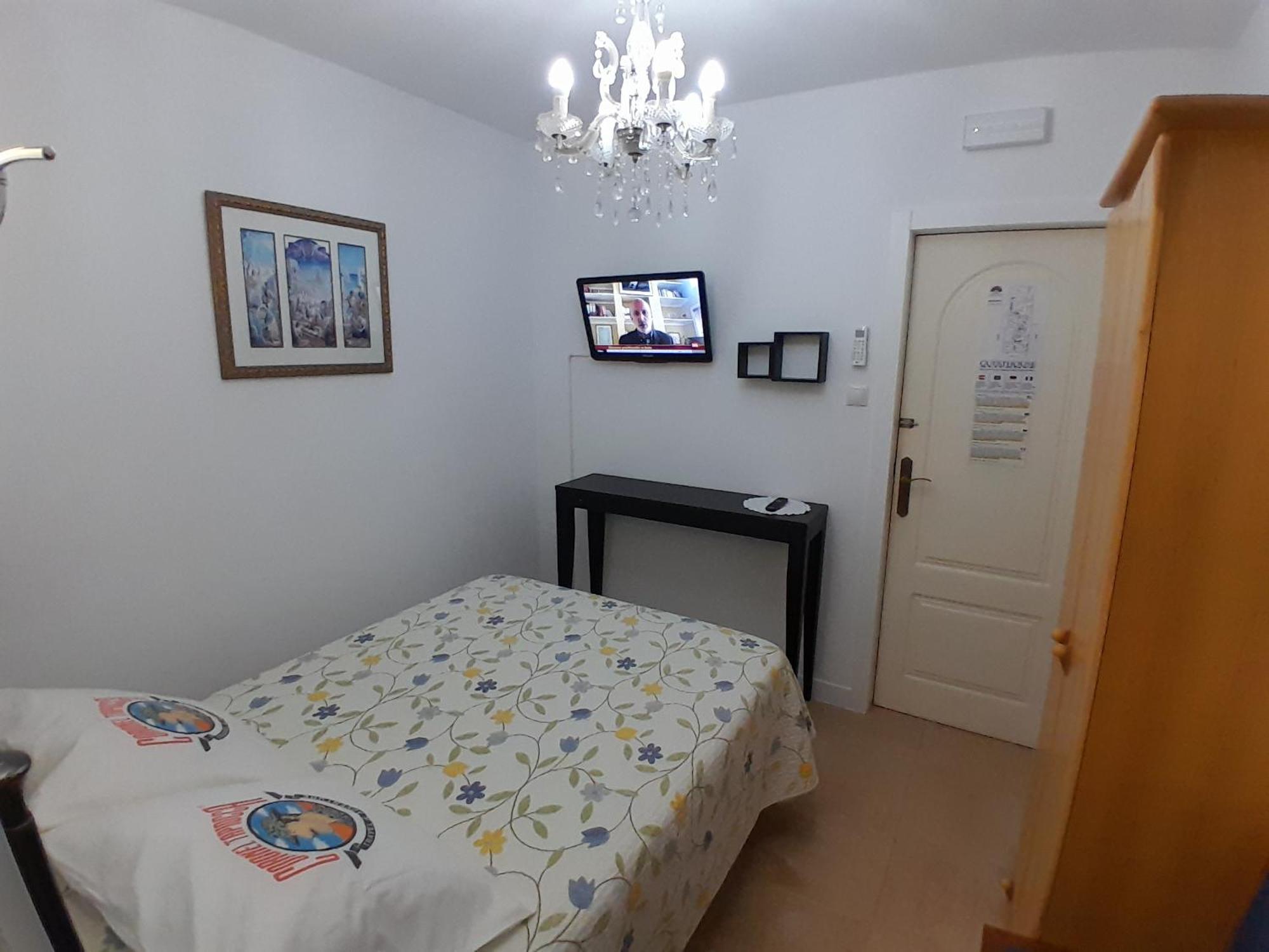 Pension Antonio Guesthouse Аликанте Стая снимка